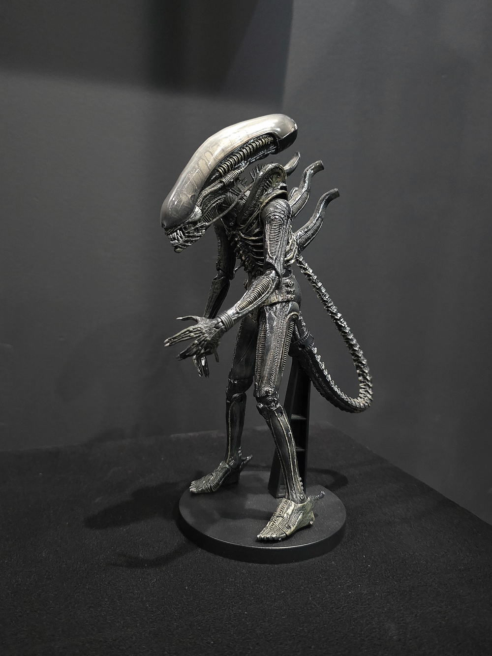 Alien Xenomorph Figure - Black Collectible Reptile Display